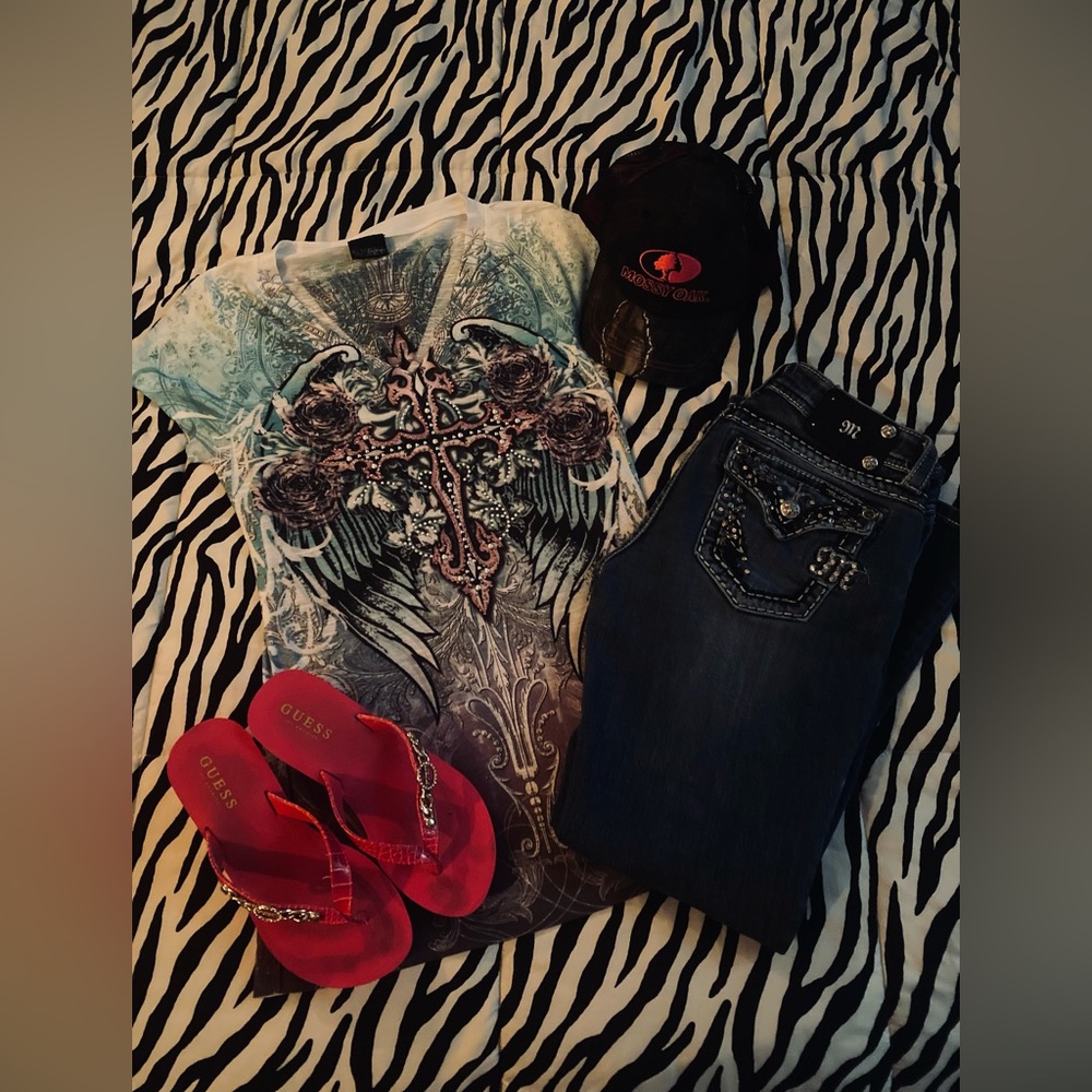 Unknown brand, from consignment shop. Other items are not for sale.